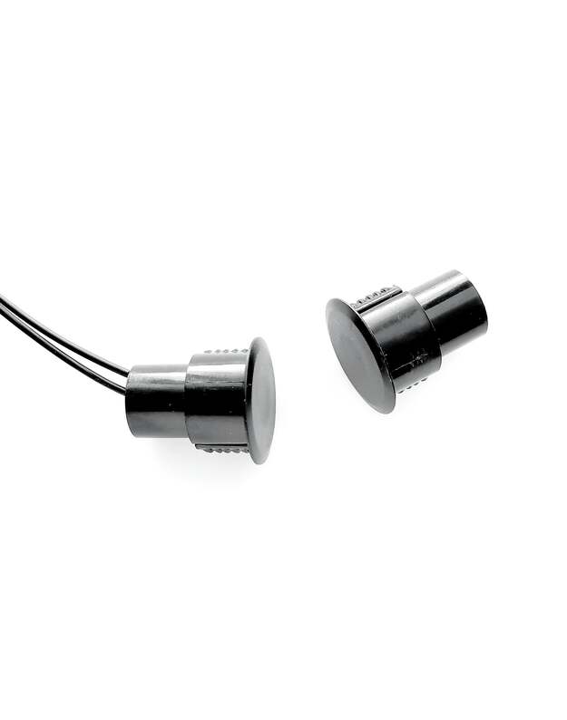 Įleidžiami magnetiniai kontaktai &scaron;arvuotoms durims (juodi)
